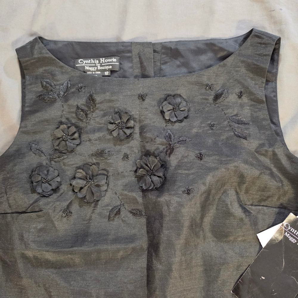 Cynthia Howie Maggy Boutique Black Floral Applique Button Back Shell Top 12 - Picture 2 of 11